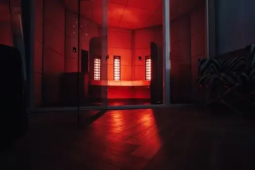 Phòng xông hơi hồng ngoại với công nghệ gia nhiệt trực tiếp, phù hợp cho spa đô thị, khách sạn và không gian wellness tại gia.