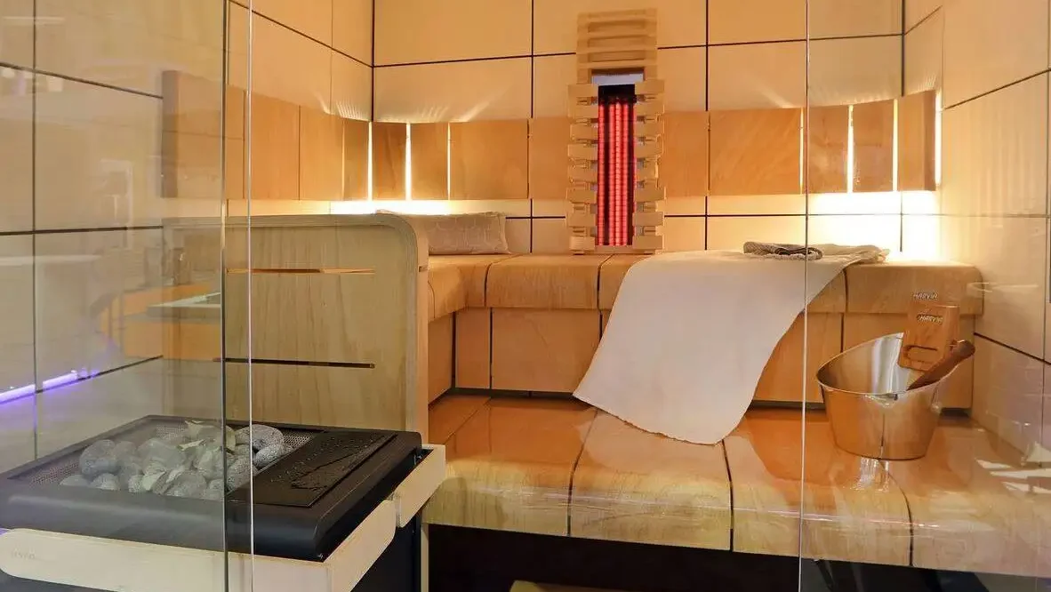 Không gian xông hơi hồng ngoại kết hợp sauna hiện đại, mở ra cơ hội cho đại lý mở rộng giải pháp cho spa, gym, wellness center và home wellness.