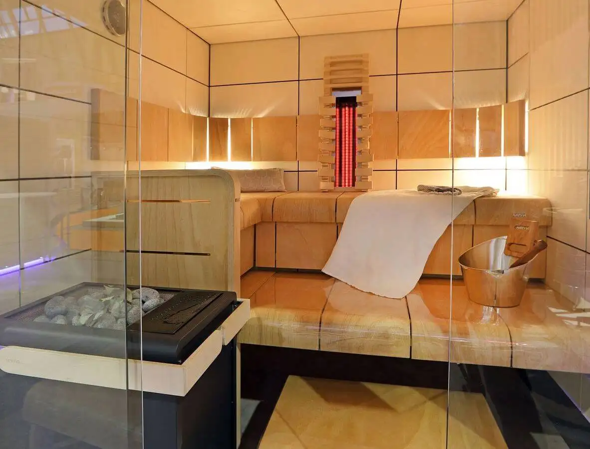 Không gian xông hơi hồng ngoại kết hợp sauna hiện đại, mở ra cơ hội cho đại lý mở rộng giải pháp cho spa, gym, wellness center và home wellness.